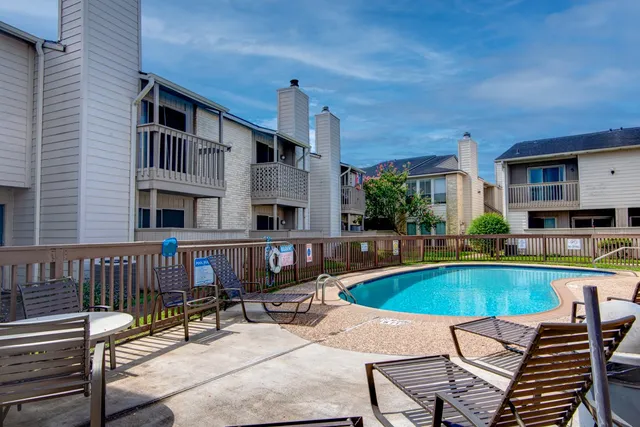 $79,900 | 3919 Fairmont Parkway, Unit 177, Pasadena, TX 77504