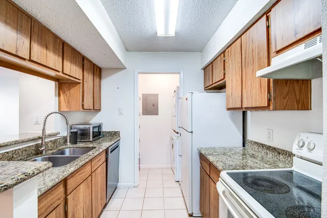 $79,900 | 3919 Fairmont Parkway, Unit 177, Pasadena, TX 77504