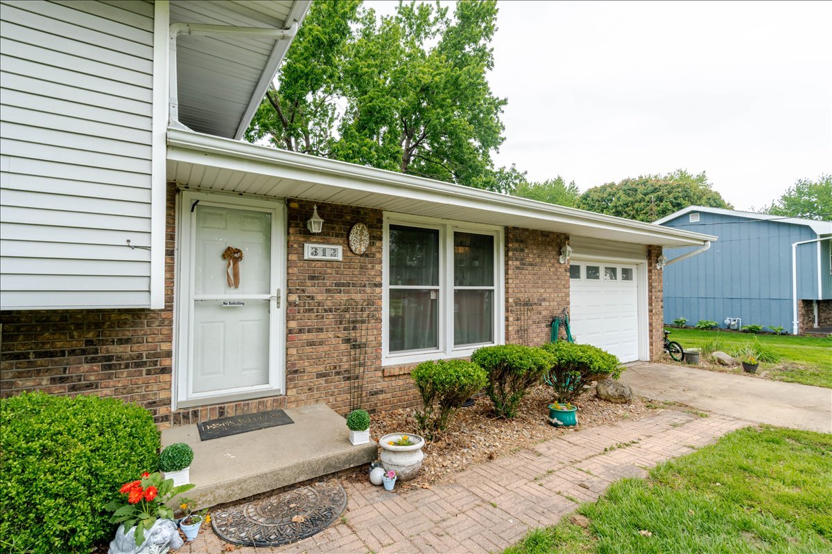 312 East Adams Street Towanda, IL 61776 - Photo 4 of 35