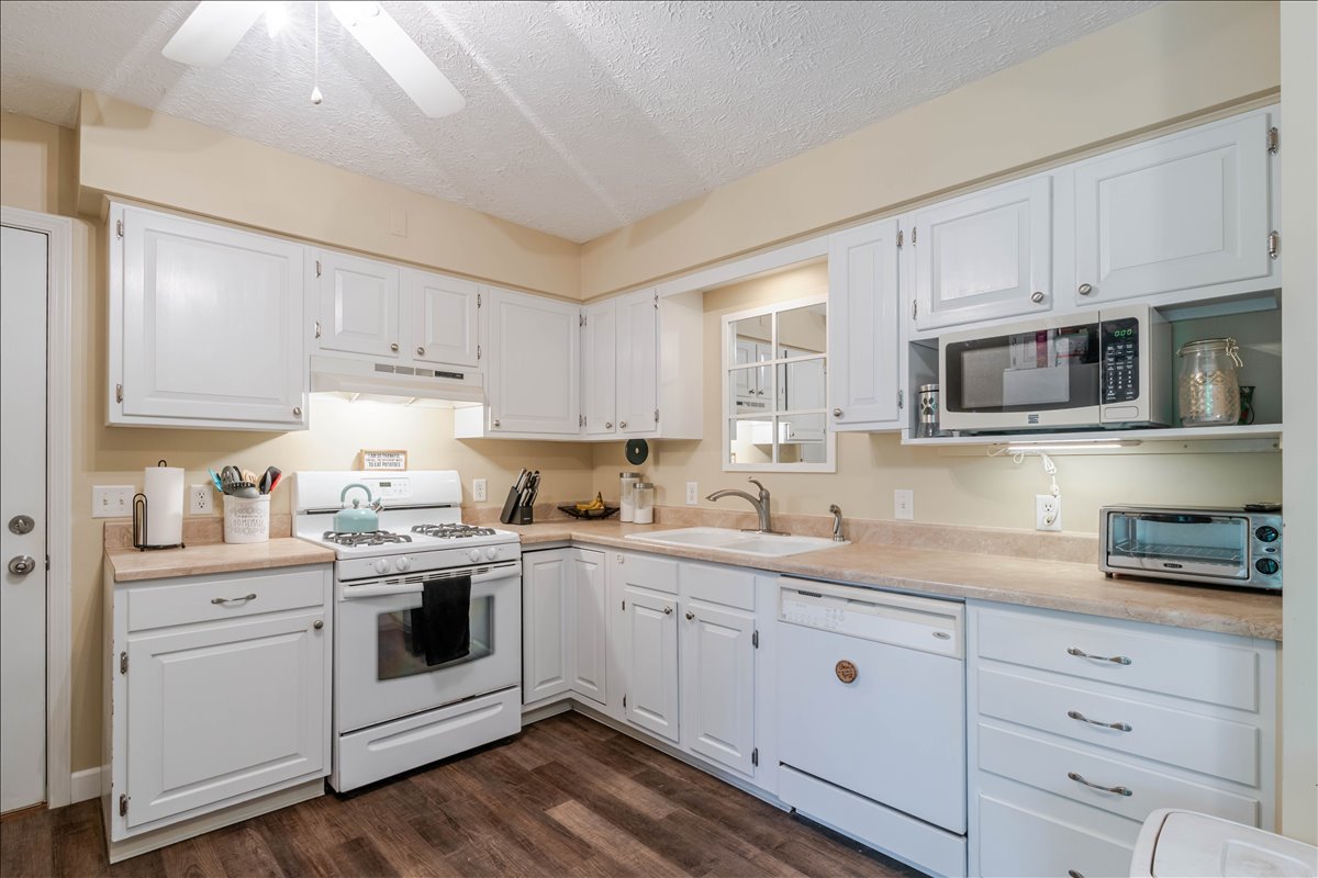 312 East Adams Street Towanda, IL 61776 - Photo 9 of 35