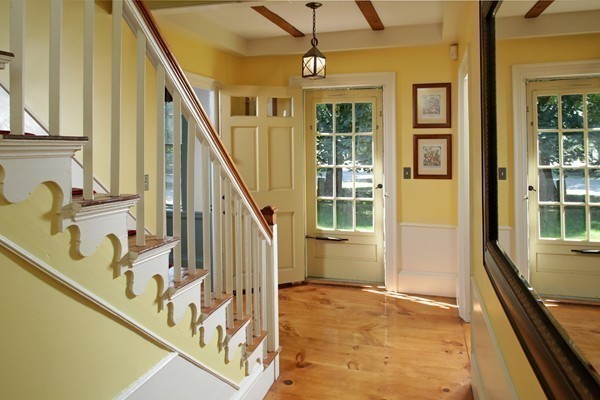 269 High Street Hingham, MA 02043 - Photo 15 of 29 a view of an entryway