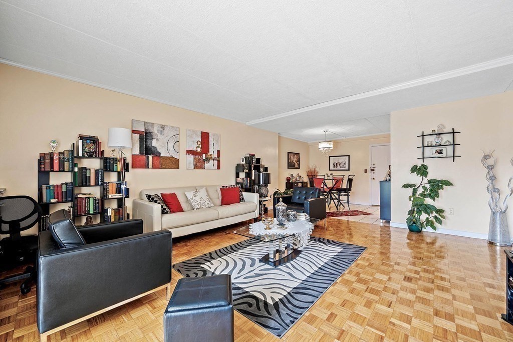 44 Broadlawn Park, Unit 22A Boston, MA 02467 - Photo 3 of 17