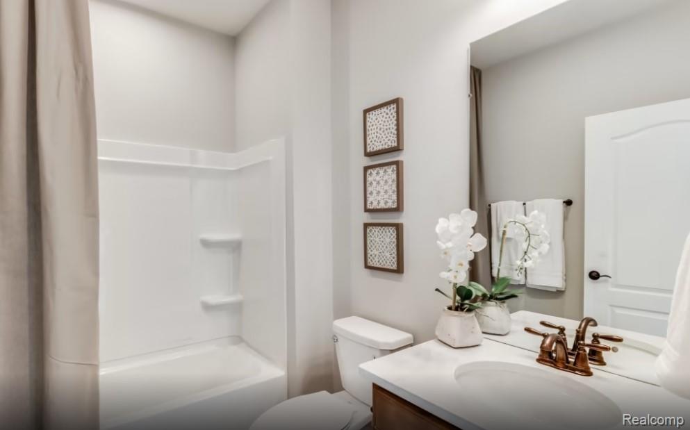 3065 Wyvern Road Lake Orion, MI 48359 - Photo 11 of 15 Bathroom