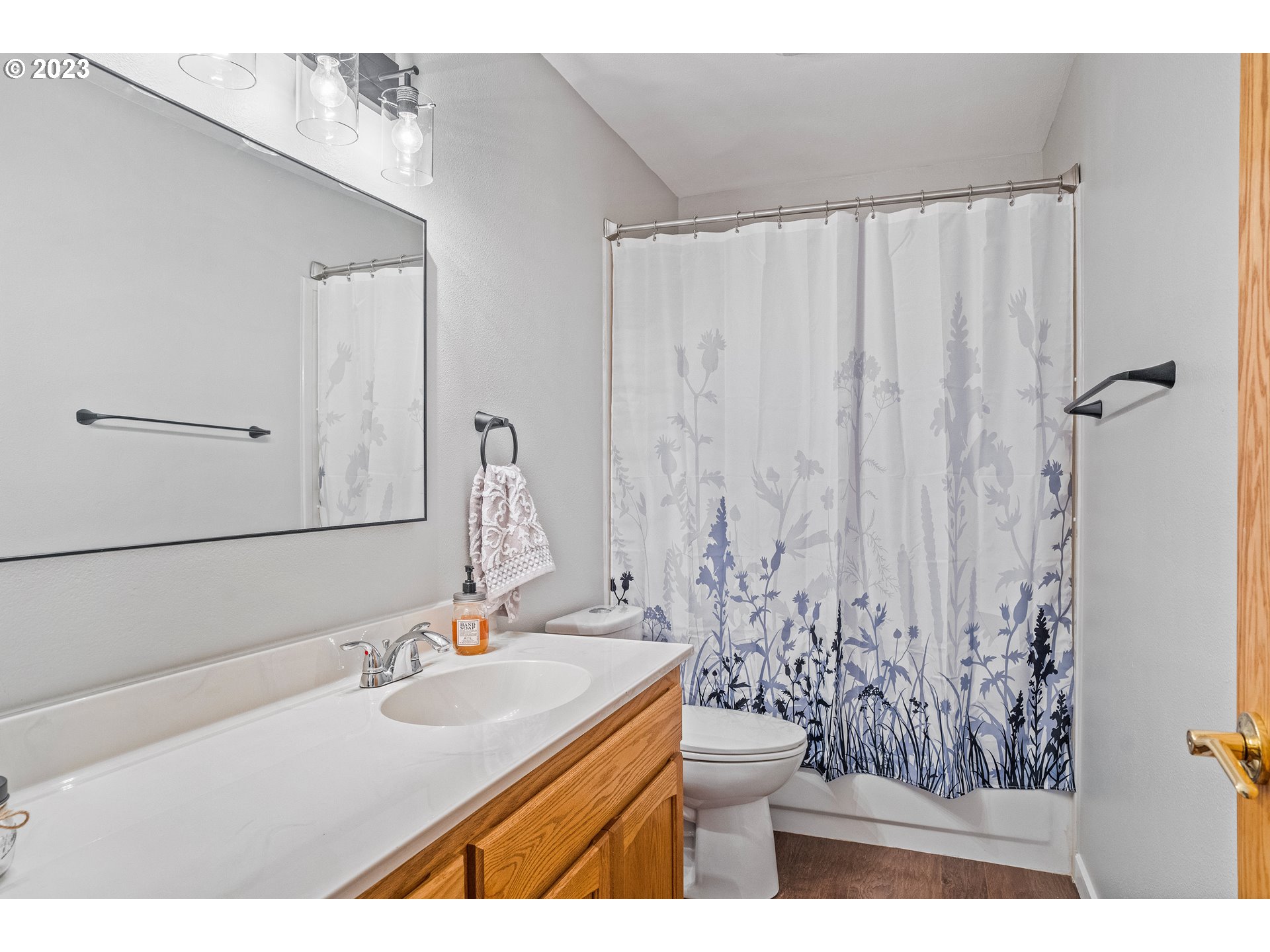 5963 Timber Ridge Drive Southeast Salem, OR 97317 - Photo 22 of 39 a bathroom with a sink and a mirror