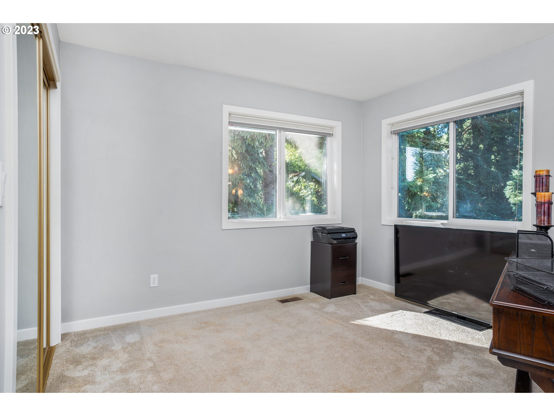5963 Timber Ridge Drive Southeast Salem, OR 97317 - Photo 24 of 39 a living room with furniture and a window