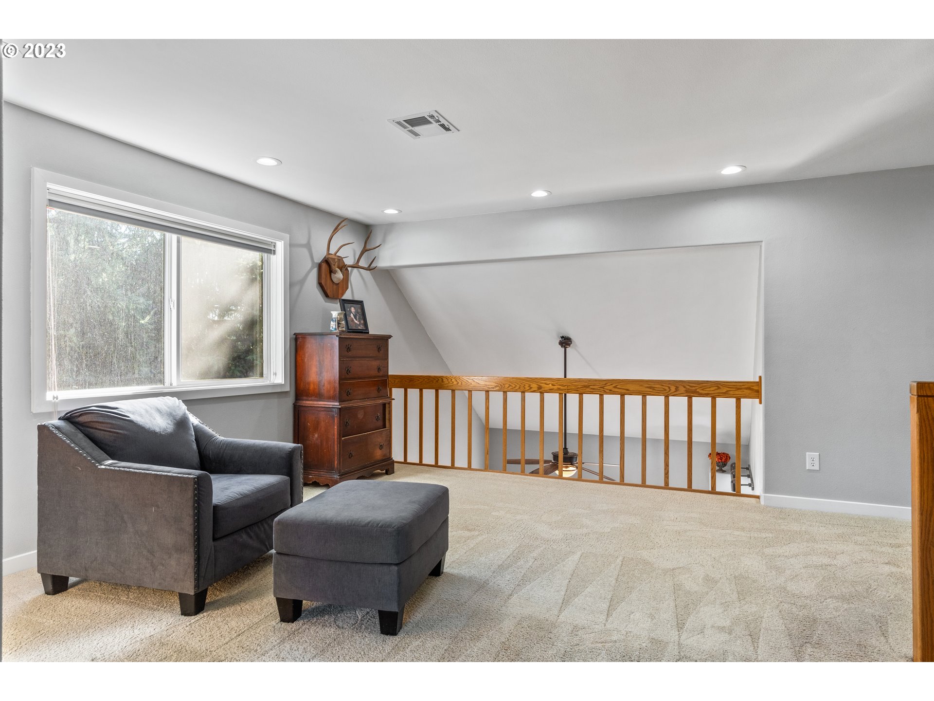 5963 Timber Ridge Drive Southeast Salem, OR 97317 - Photo 27 of 39 a living room with furniture and a large window