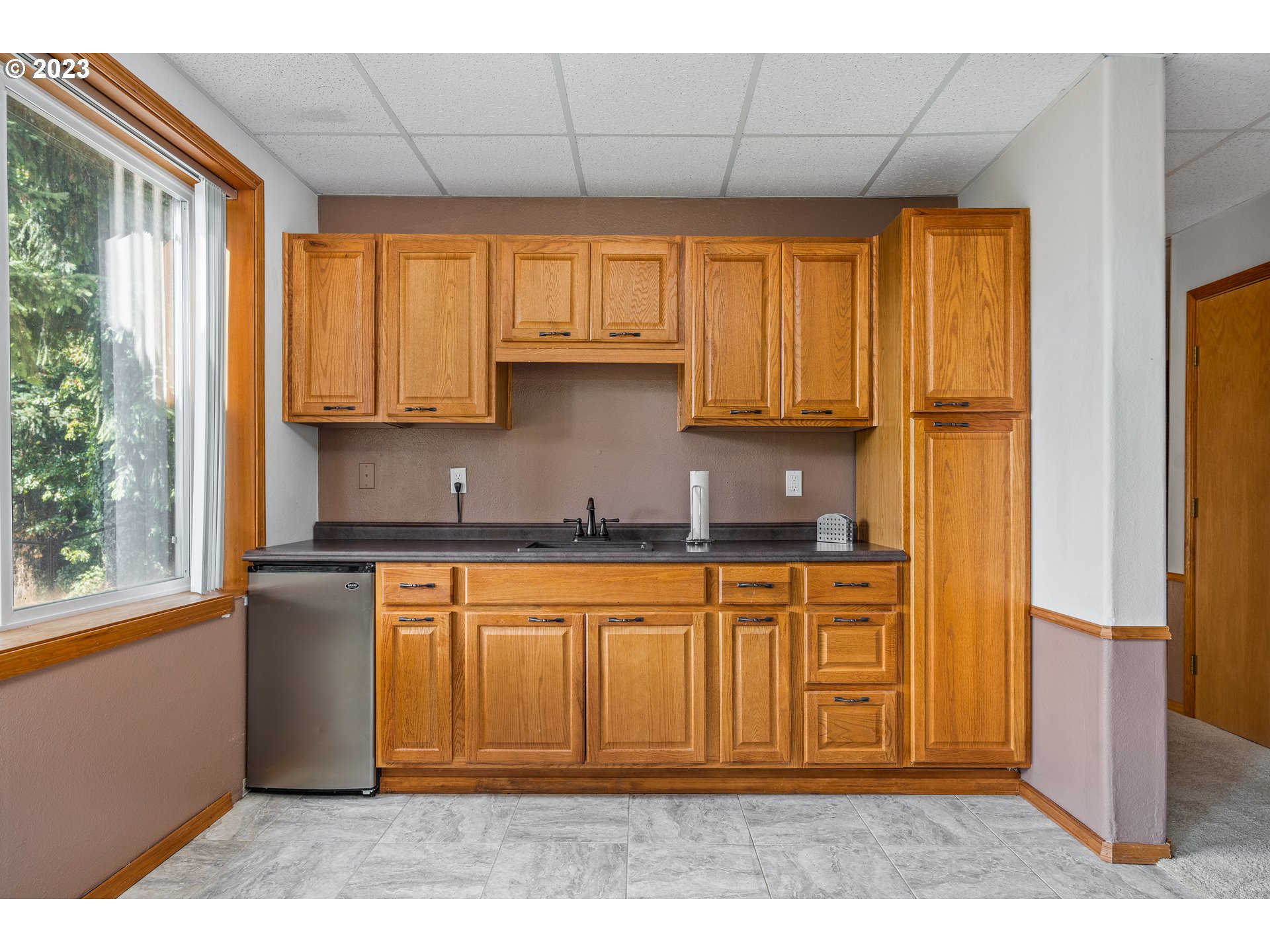 5963 Timber Ridge Drive Southeast Salem, OR 97317 - Photo 35 of 39 a kitchen with stainless steel appliances granite countertop a refrigerator and sink