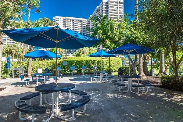 $2,500 | 2500 Parkview Drive, Unit 1207, Hallandale Beach, FL 33009