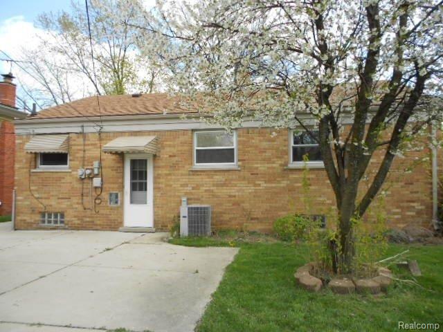 8614 Allen Road Allen Park, MI 48101 - Photo 5 of 15 261-938975-back2.jpg
