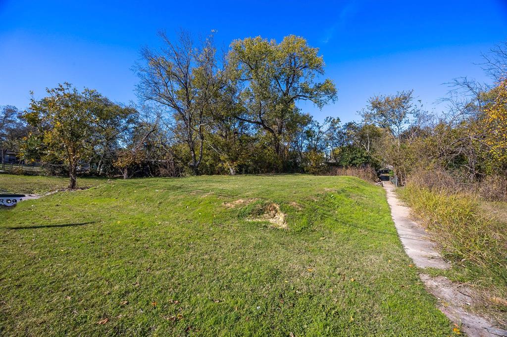 2433 52nd Street Dallas, TX 75216 - Photo 6 of 15 a view of a golf course with a trees