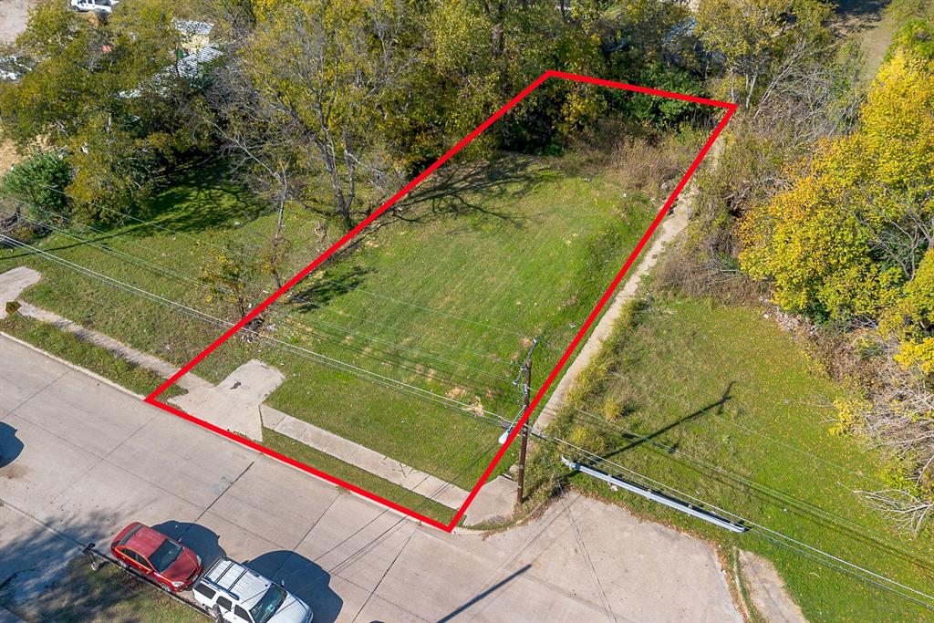 2433 52nd Street Dallas, TX 75216 - Photo 10 of 15 swimming pool with a garden and trees