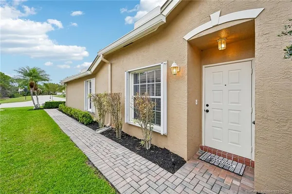 $399,999 | 621 Northwest Broken Oak Trail, Jensen Beach, FL 34957