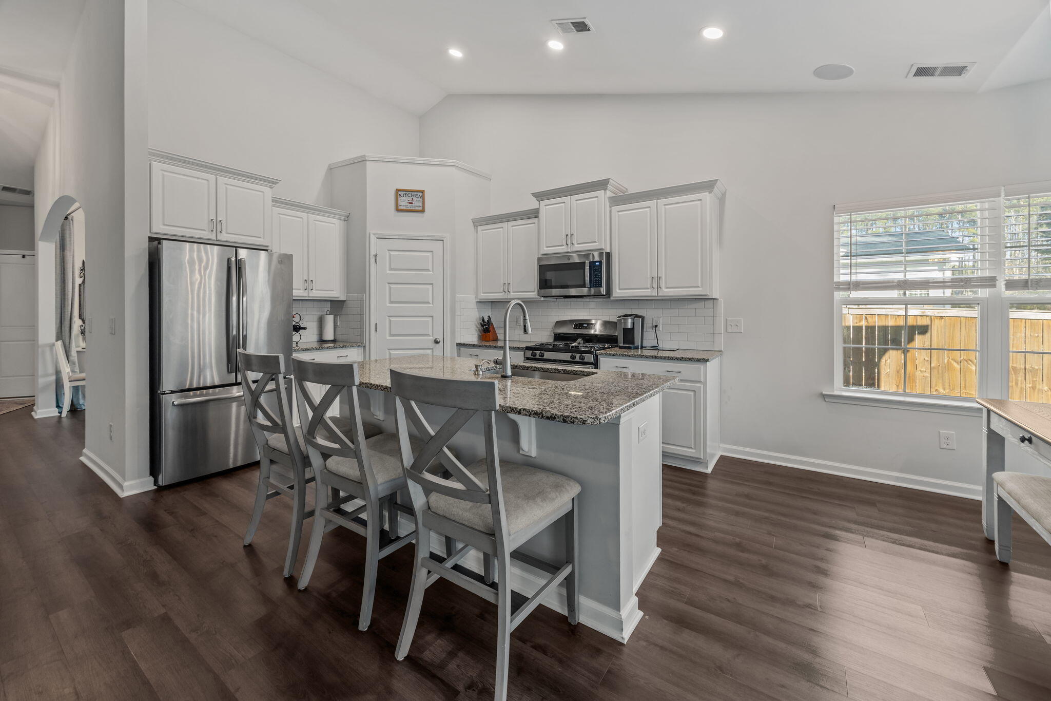 317 Saxony Loop Summerville, SC 29486 - Photo 5 of 30 5. Dining