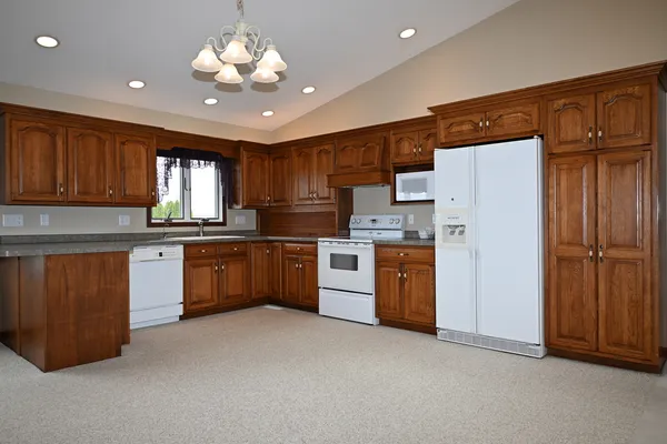 $319,900 | 1308 Carol Drive, Roanoke, IL 61561