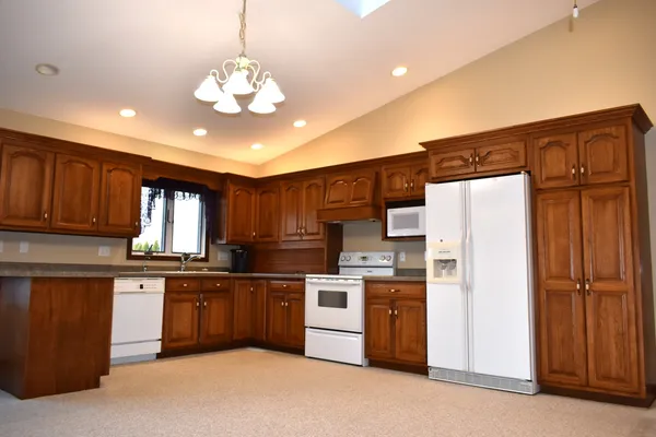 $319,900 | 1308 Carol Drive, Roanoke, IL 61561