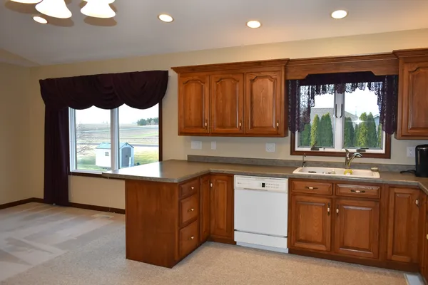 $319,900 | 1308 Carol Drive, Roanoke, IL 61561