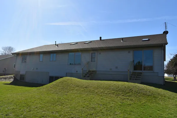 $319,900 | 1308 Carol Drive, Roanoke, IL 61561