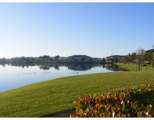 5025 Wiles Road, Unit 101 Pompano Beach, FL 33073 - Photo 8 of 8 Yard/Garden