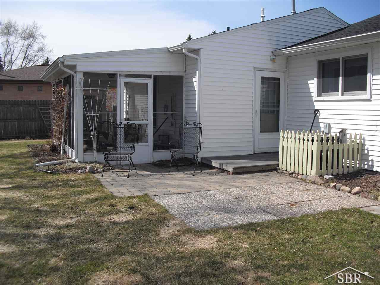 1575 Liberty Road Saginaw, MI 48604 - Photo 12 of 19 31187832-11.JPG