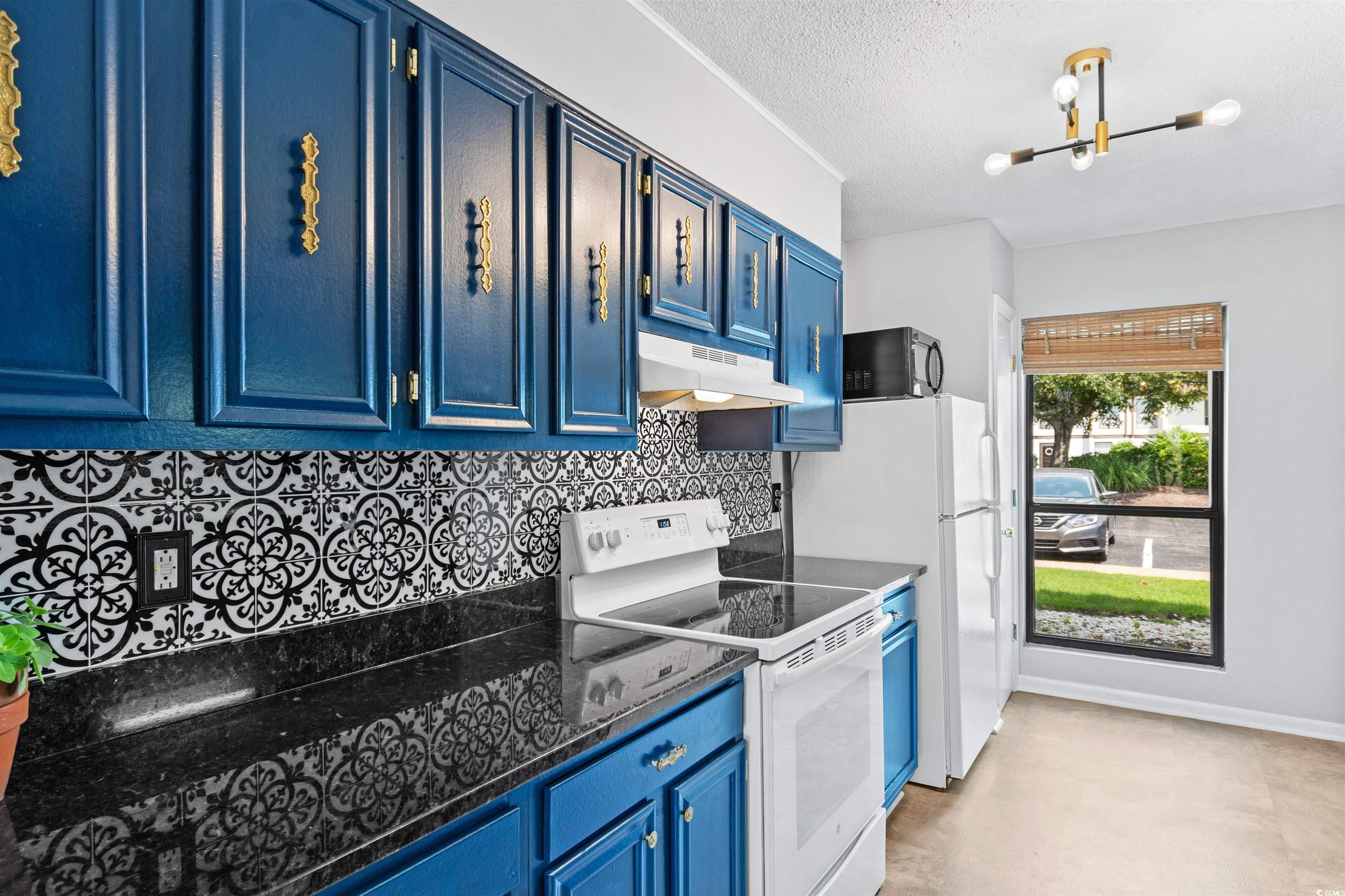 Kitchen with light tile patterned floors, decorati