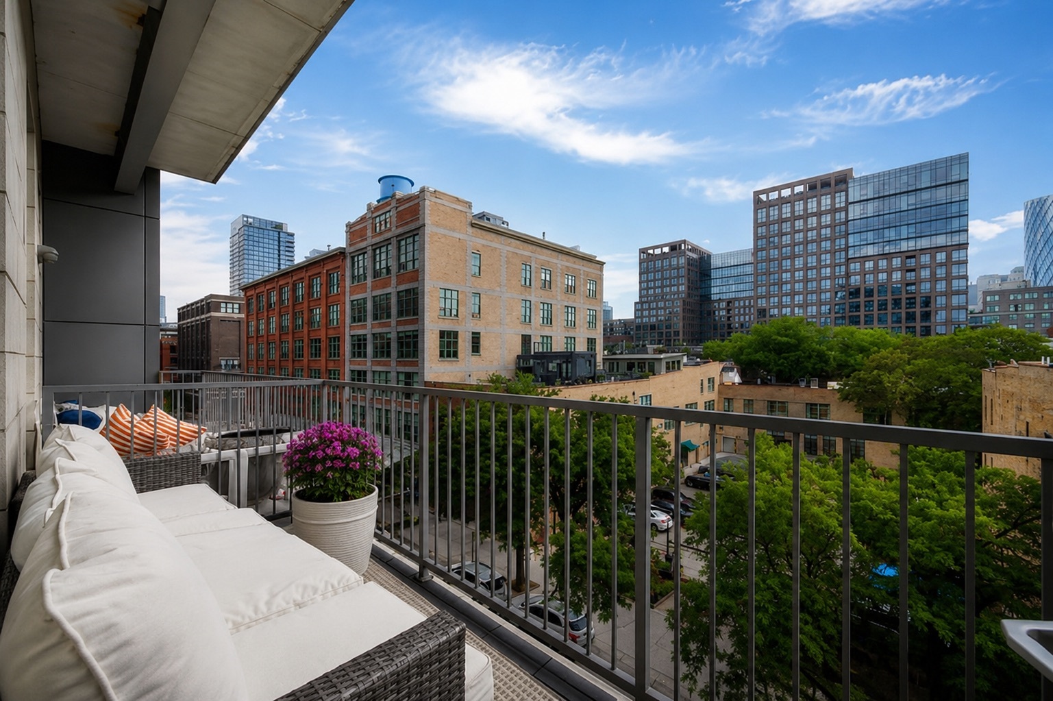 16 North Carpenter Street, Unit 4N Chicago, IL 60607 - Photo 17 of 19 Gallery Image 17