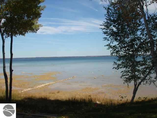 14142 Bluff Road Traverse City, MI 49686 - Photo 4 of 15 1715362-3.JPG