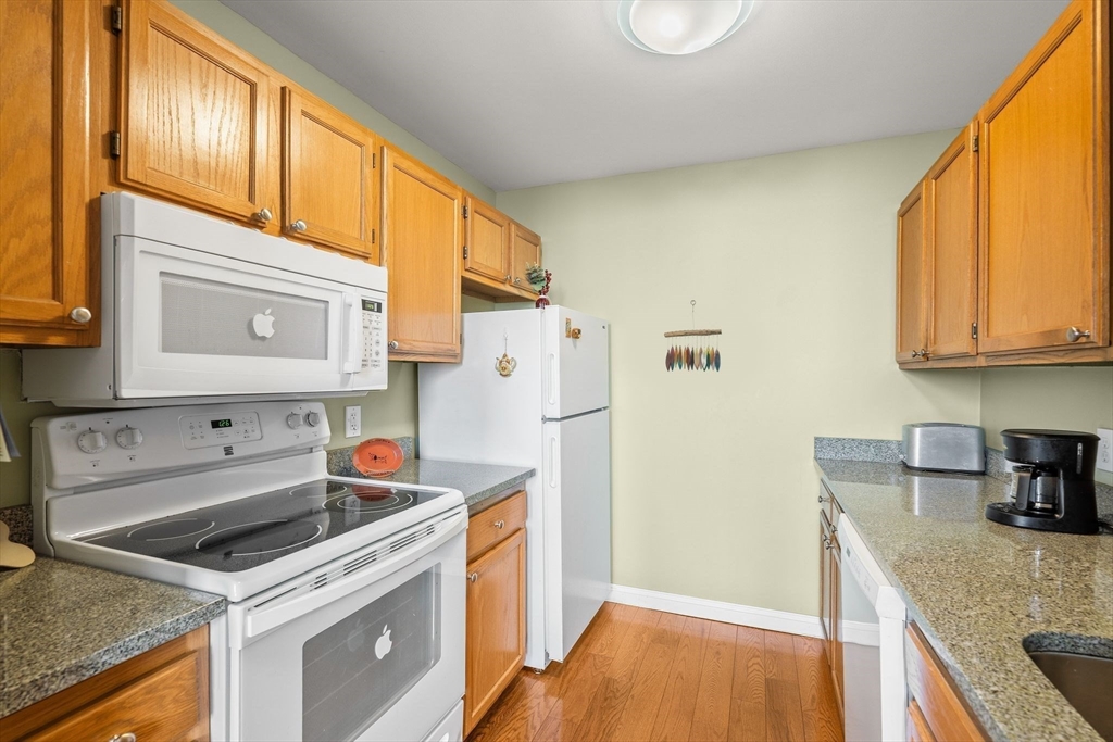 76 Elm Street, Unit PH 404 Boston, MA 02130 - Photo 18 of 34