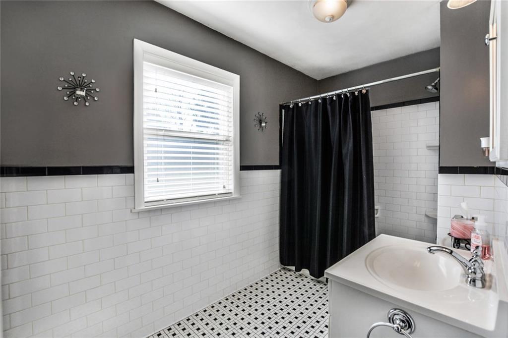 165 Gass Road Pittsburgh, PA 15229 - Photo 14 of 25 Gallery Image 14