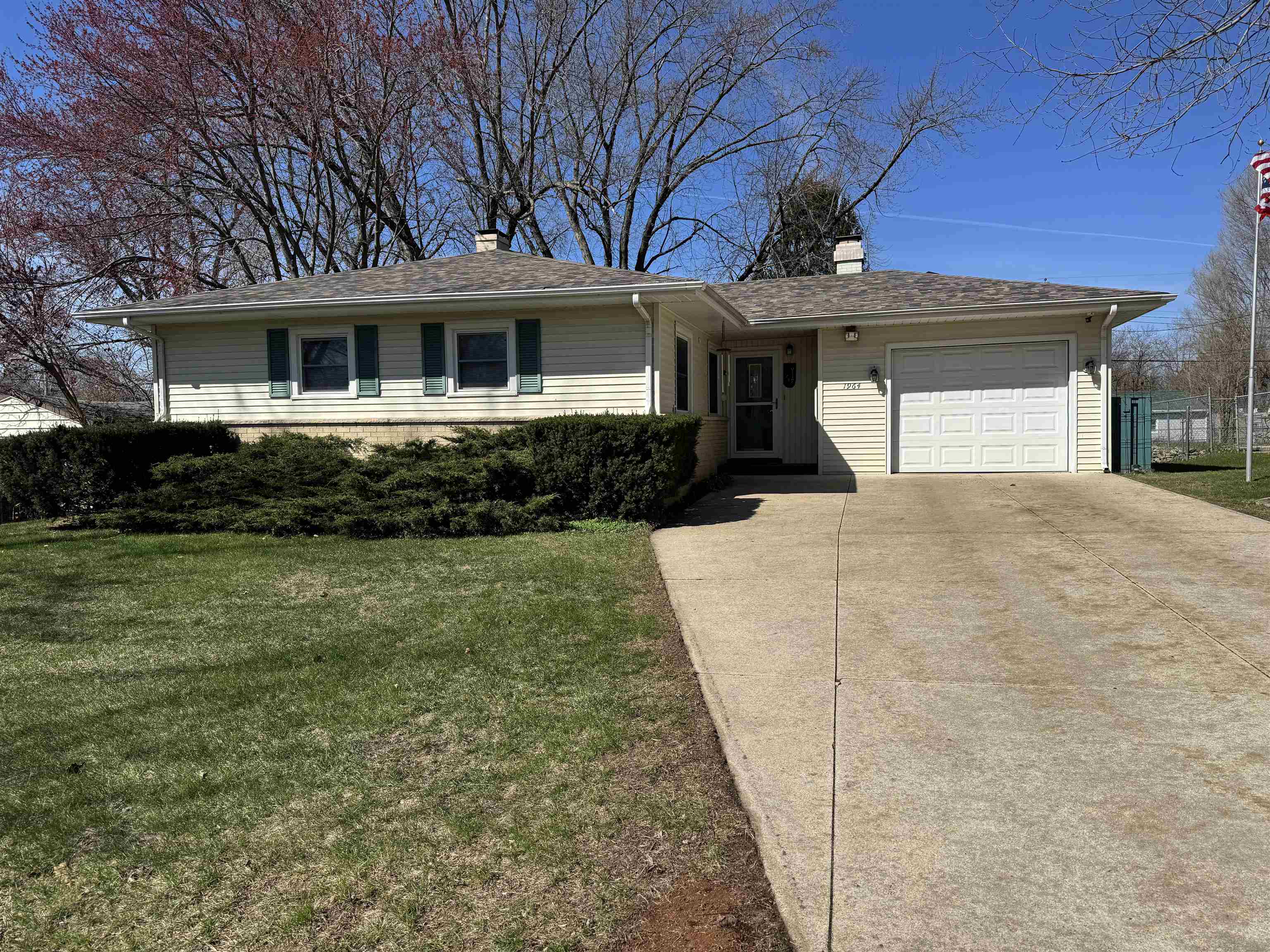 1964 Masters Street Beloit, WI 53511 - Photo 3 of 35