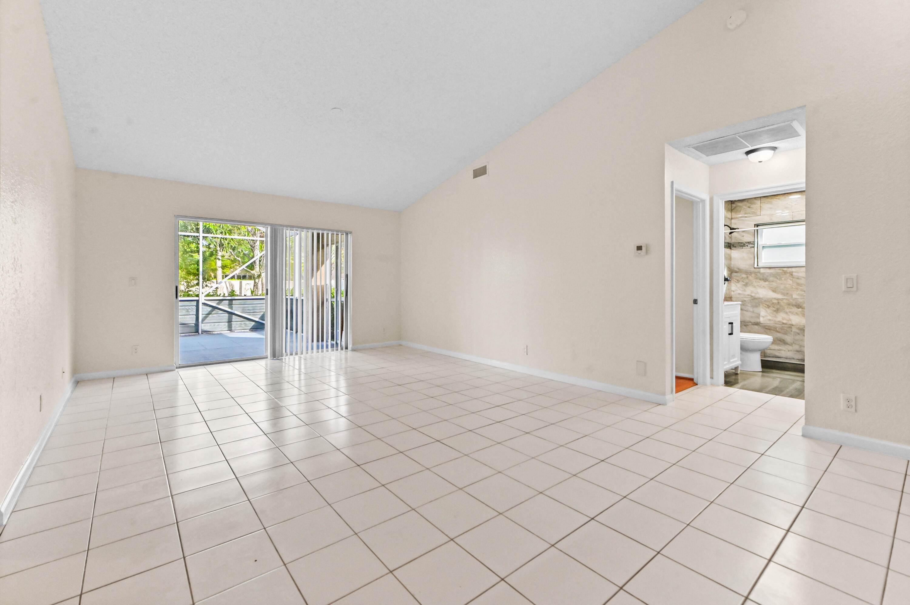 18377 Fresh Lake Way Boca Raton, FL 33498 - Photo 16 of 34 15 Family room 01