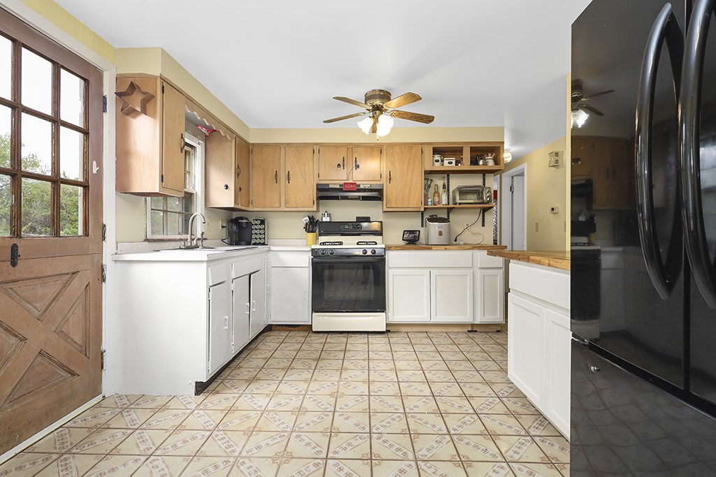 55 Rocco Avenue Pawtucket, RI 02860 - Photo 13 of 23 Eat In Kitchen