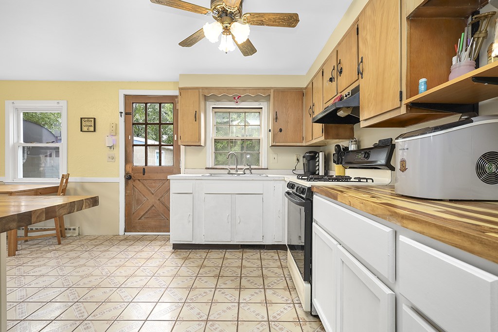 55 Rocco Avenue Pawtucket, RI 02860 - Photo 14 of 23 Eat In Kitchen