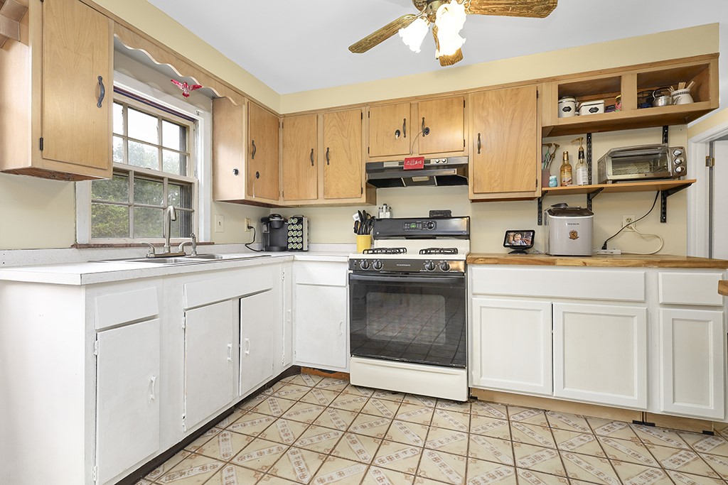 55 Rocco Avenue Pawtucket, RI 02860 - Photo 15 of 23 Eat In Kitchen