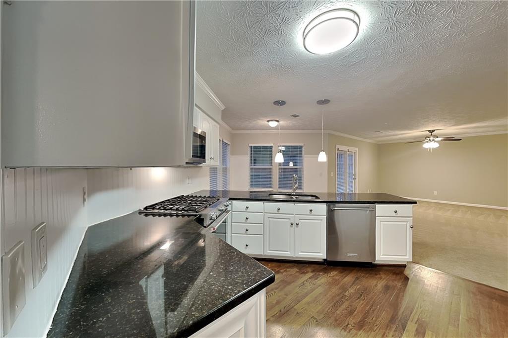 2981 Sutton Glen Marietta, GA 30062 - Photo 9 of 31