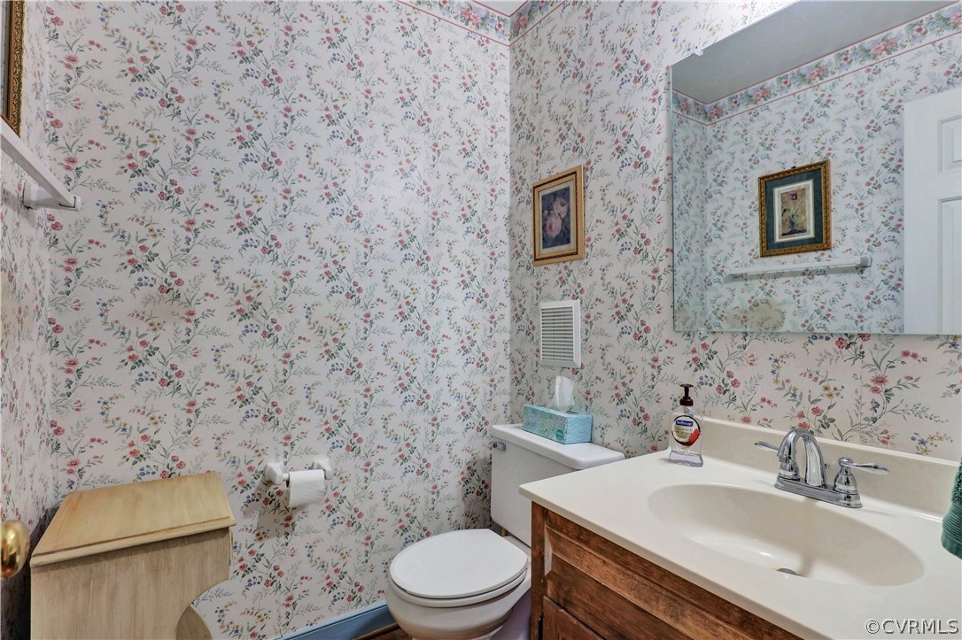 6201 Lansgate Road Midlothian, VA 23112 - Photo 19 of 31 a bathroom with a sink a toilet and a mirror