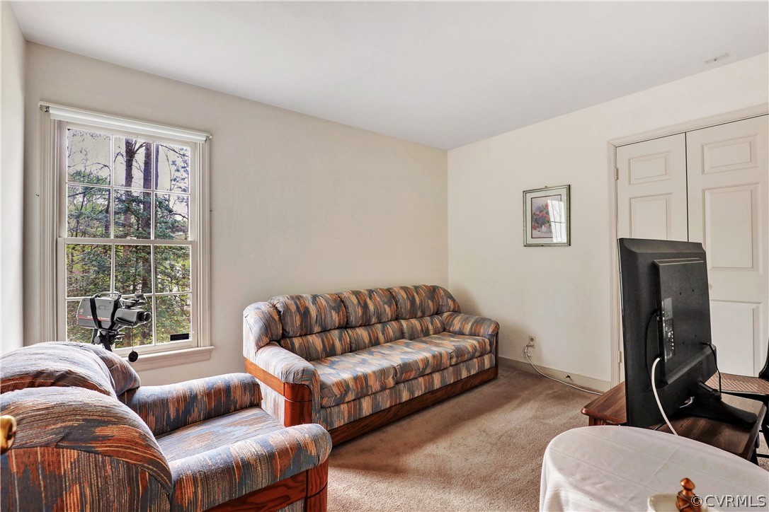 6201 Lansgate Road Midlothian, VA 23112 - Photo 21 of 31 a living room with furniture couch and a window