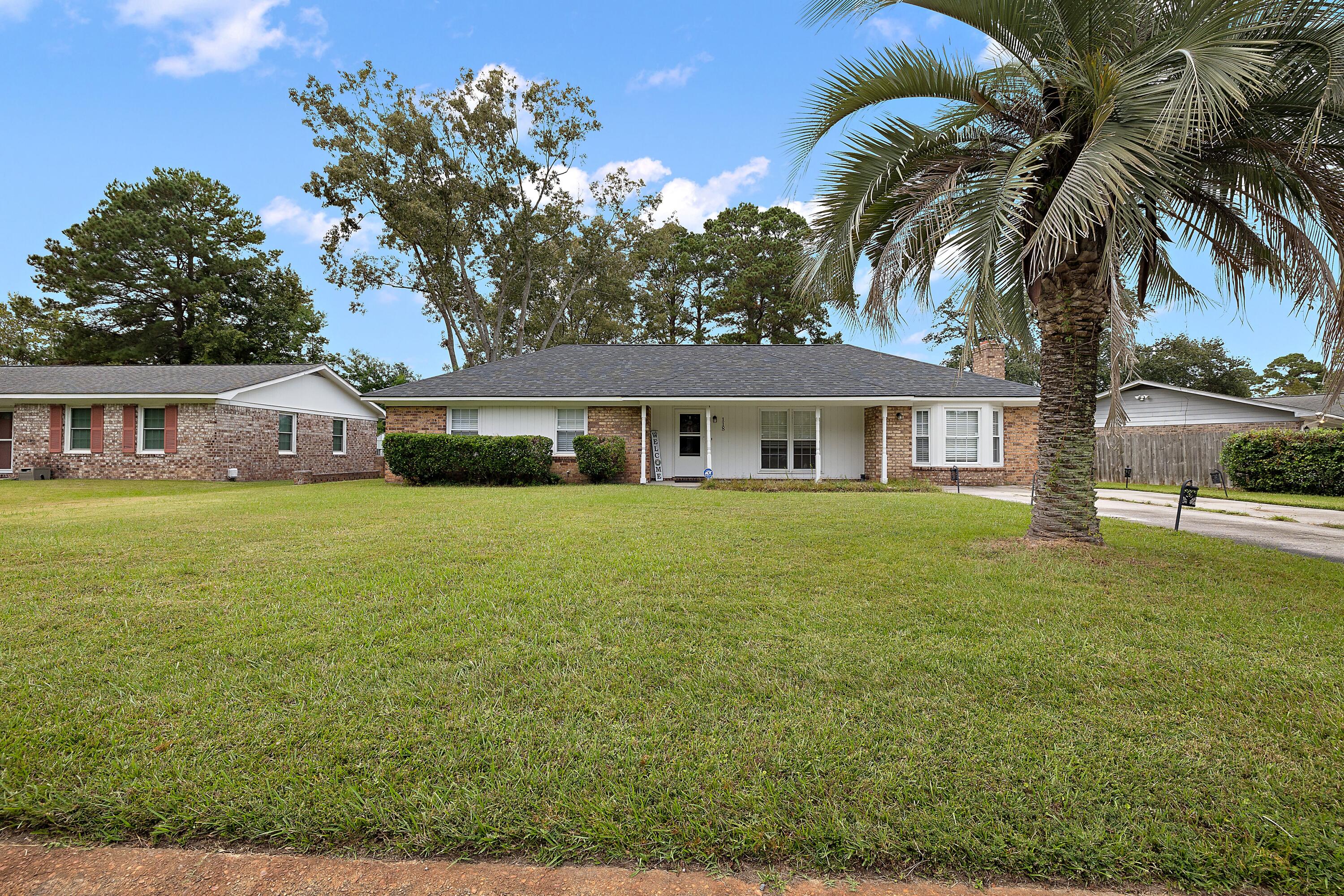 118 Mulberry Drive Summerville, SC 29486 - Photo 1 of 13 BN0A8958