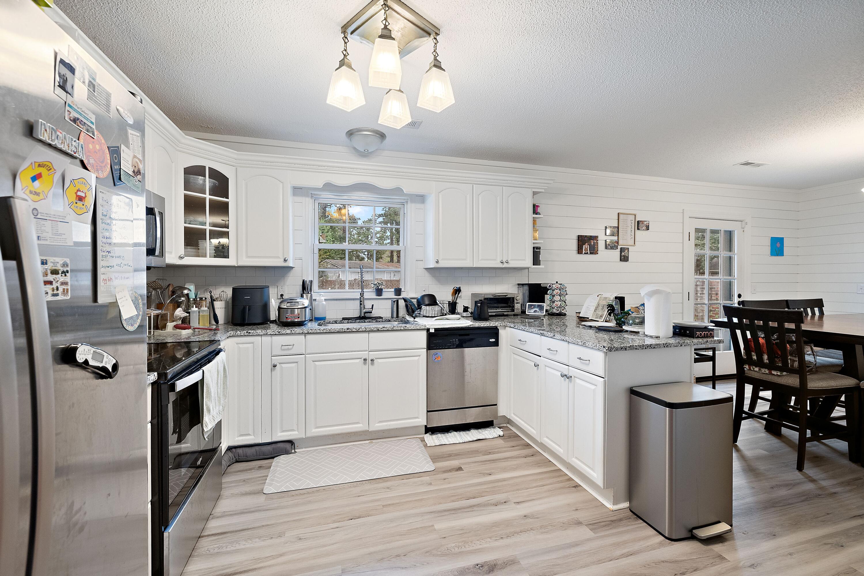 118 Mulberry Drive Summerville, SC 29486 - Photo 4 of 13 BN0A8978