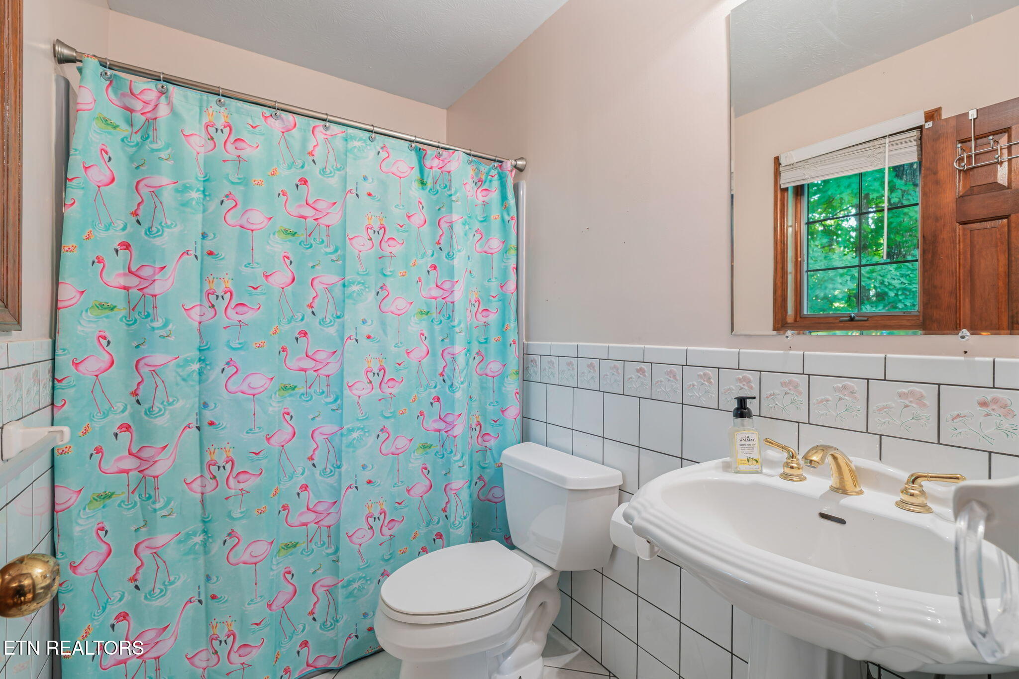 8708 Pedigo Ridge Road Powell, TN 37849 - Photo 38 of 59 Guest bath