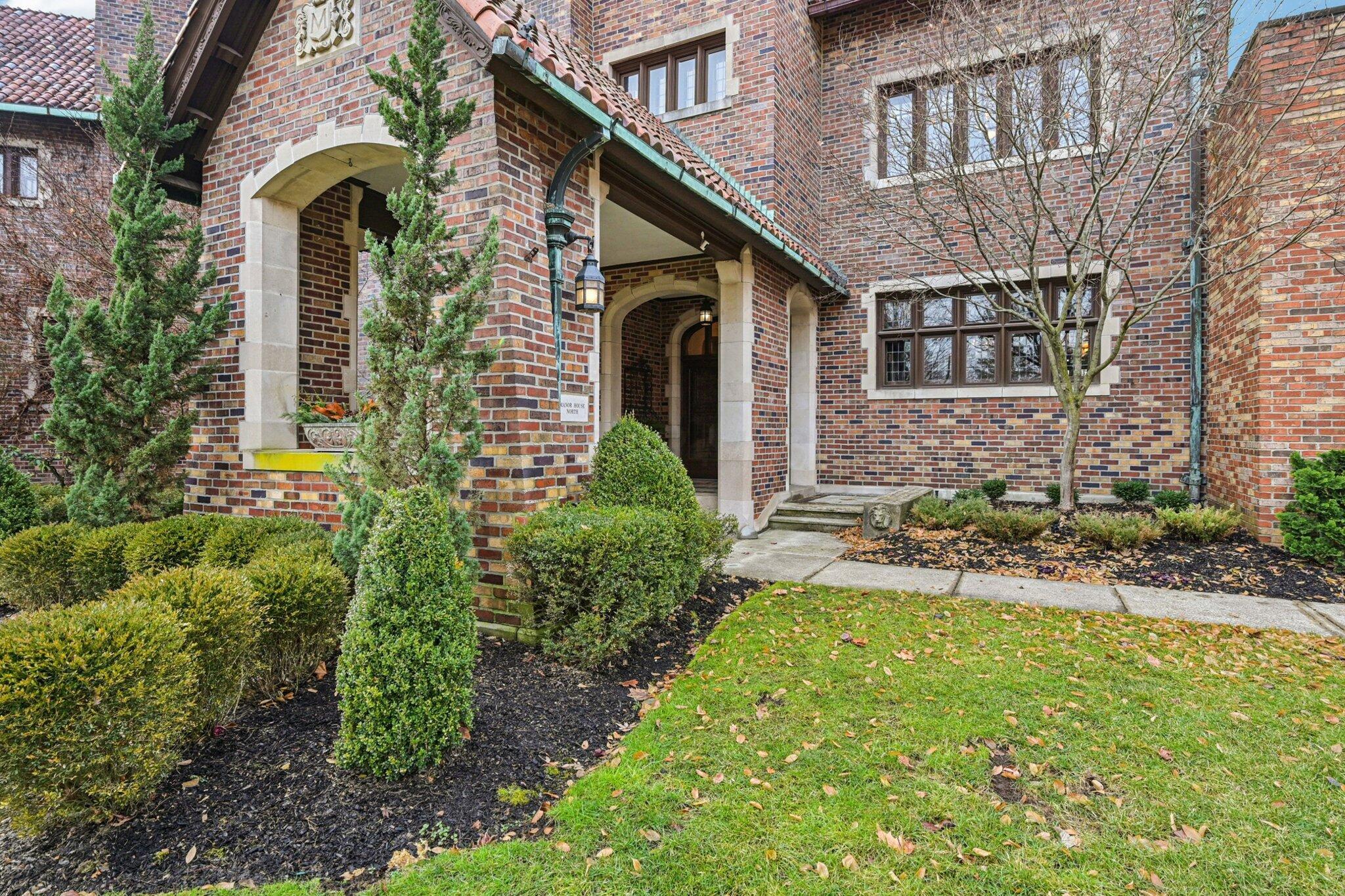 1427 Roxbury Road, Unit MANOR HOUSE NORTH Columbus, OH 43212 - Photo 3 of 131 8-web-or-mls-Roxbury Rd-S0901-008