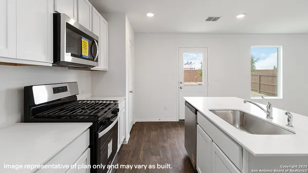 $265,170 | 12611 Burro Canyon, Converse, TX 78109