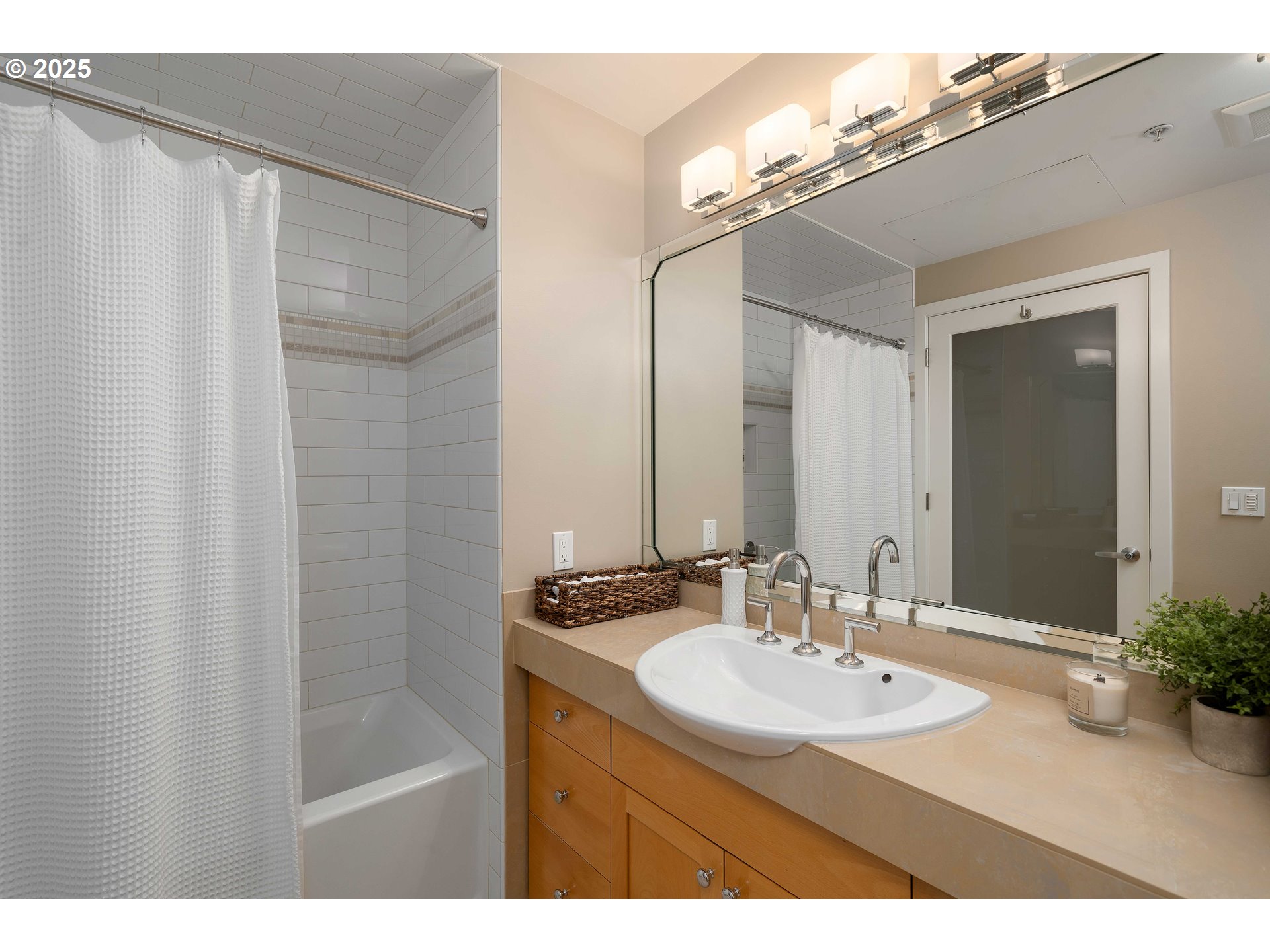 820 Northwest 12th Avenue, Unit 110 Portland, OR 97209 - Photo 25 of 47