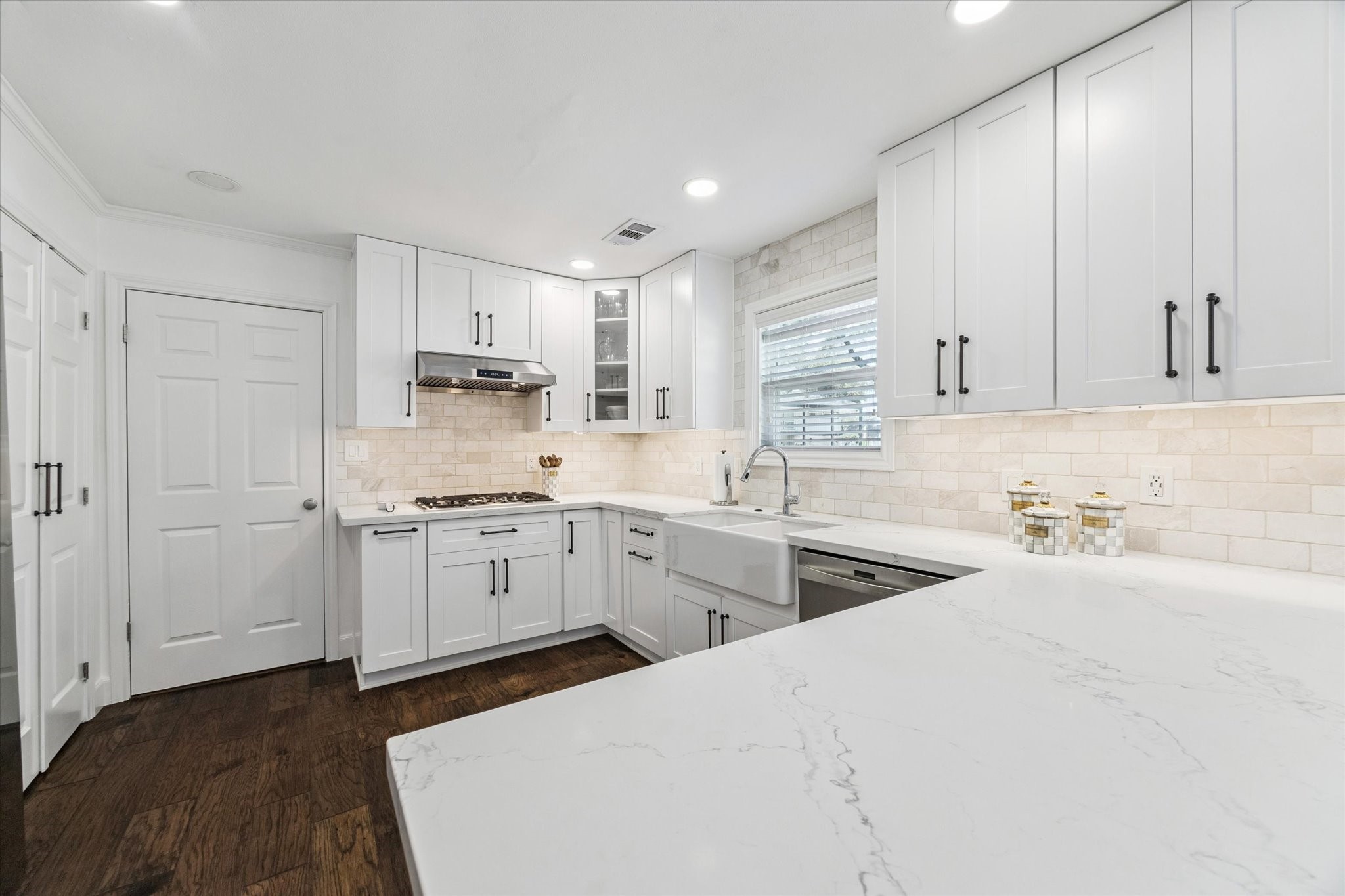 831 Merrick Drive Sugar Land, TX 77478 - Photo 9 of 32