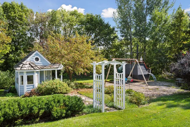 $1,249,000 | 7040 Meridian Avenue South, Montrose, MN 55363