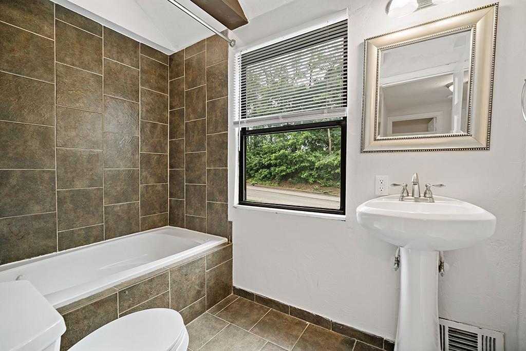 732 Scott Road Pittsburgh, PA 15228 - Photo 15 of 20 Gallery Image 15