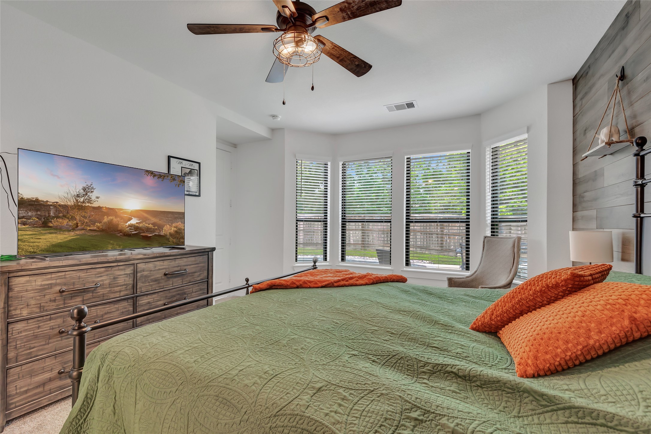 527 Chestnut Reef Court Conroe, TX 77304 - Photo 21 of 40 a bedroom with a large bed and a flat screen tv