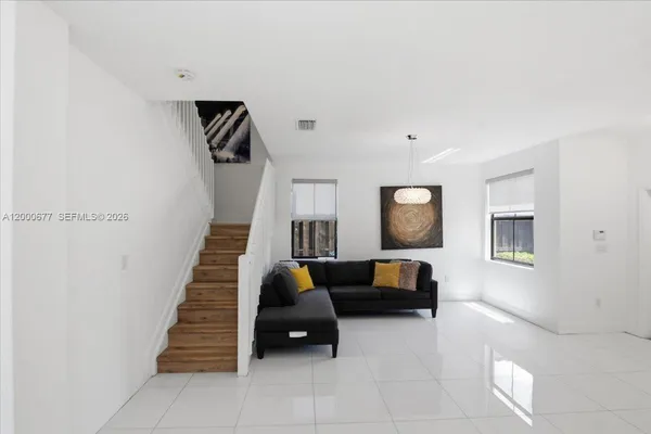 $6,100 | 9777 Northwest 8th Street, Miami, FL 33172