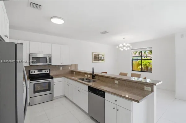 $6,100 | 9777 Northwest 8th Street, Miami, FL 33172