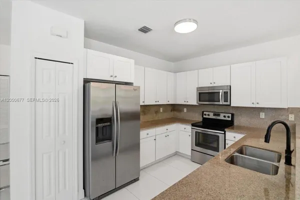 $6,100 | 9777 Northwest 8th Street, Miami, FL 33172