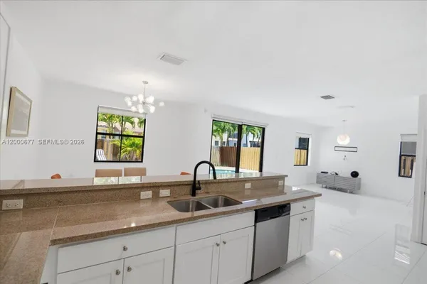 $6,100 | 9777 Northwest 8th Street, Miami, FL 33172